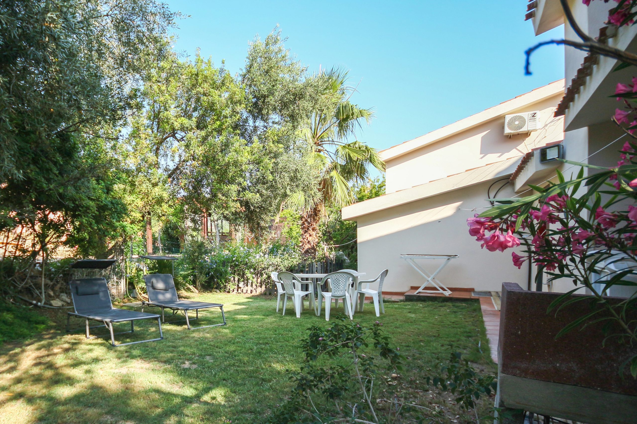 giardino- cagliari holidays villa solanas